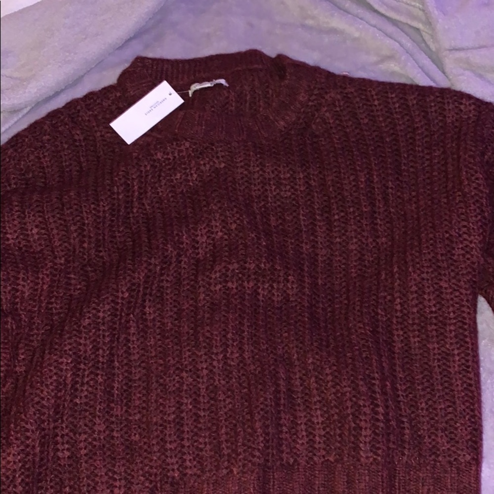 American Eagle Maroon sweater